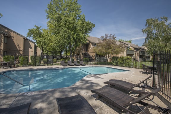 Pool & Lounge Chairs at Zinfandel Village Apartments, CA 95670