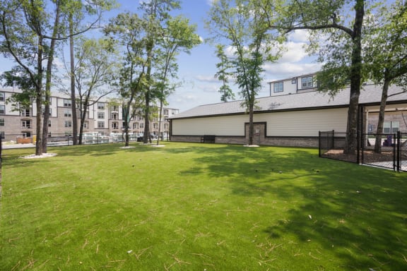 the preserve at ballantyne commons yard with grass and trees