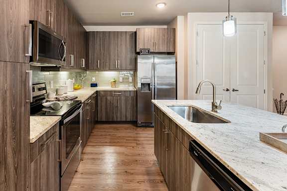 Stainless steel Whirlpool appliances - Everlee