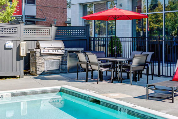 The Sheffield pooslide patio with grilling station
