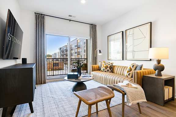Soaring 9-foot to 10-foot ceilings - Stonehill at West Orange