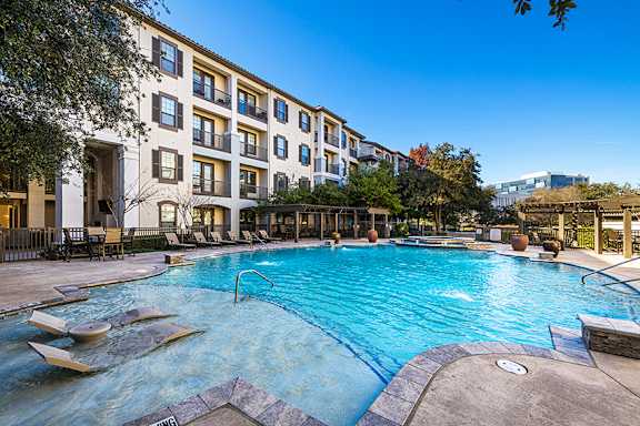 Apartments resort-style pool with tanning ledge -  Monterra Las Colinas