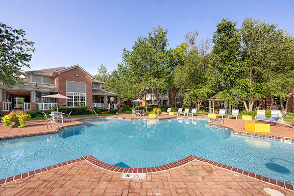 Resort-style swimming pool - Belle Harbour Apartments