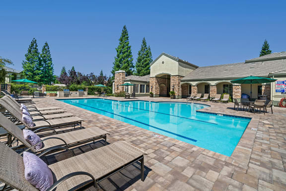 Resort-style swimming pool - Willow Spring Apartments