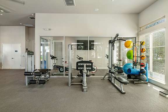 24-hour fitness center - Everlee