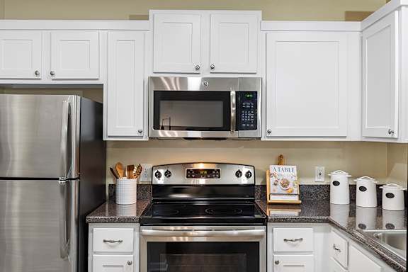 Fully-equipped kitchens and microwaves - The Colony at Deerwood Apartments