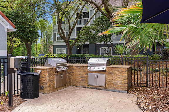 Poolside grilling station - The Colony at Deerwood Apartments