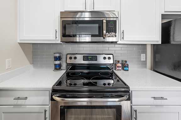 Bult-in microwaves - Sonterra Apartments at Paradise Valley