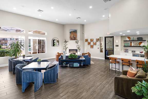 Resident clubhouse social areas - Sonterra Apartments at Paradise Valley