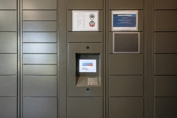 24/7 electronic parcel locker system - Rise at 2534
