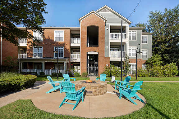 Fire pit lounge area with seating - Belle Harbour Apartments
