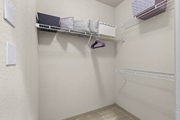 Oversized closets - Bonterra Parc
