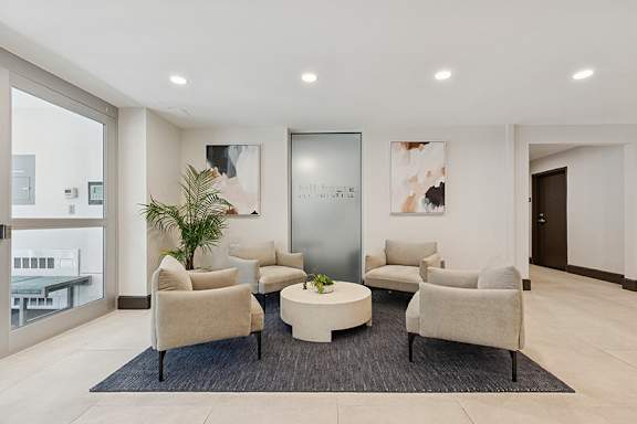 Resident lounge with Wi-Fi - Hill House at Chestnut HIll