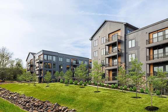 Private balconies and patios - Stonehill at West Orange