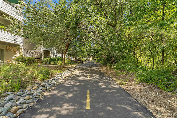 Hiking and biking trail - Preserve at Blue Ravine