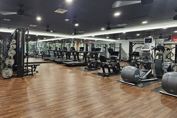 State-of-the-art fitness center - Main 3 Downtown