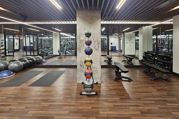 Fully-equipped fitness center - Main 3 Downtown