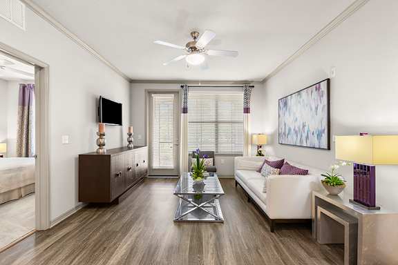 Crown molding - Bonterra Parc