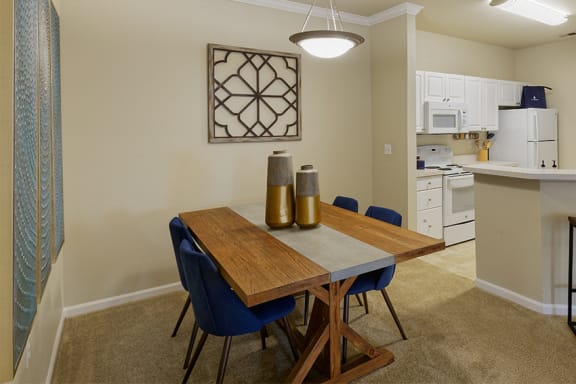 Lantern Woods Apartments - Separate dining area