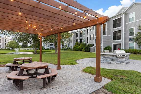 Outdoor grilling station - Courtney Station Apartments