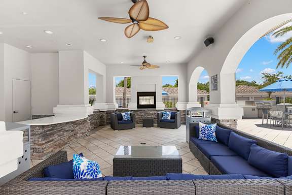 Cabana lounges - Bonterra Parc