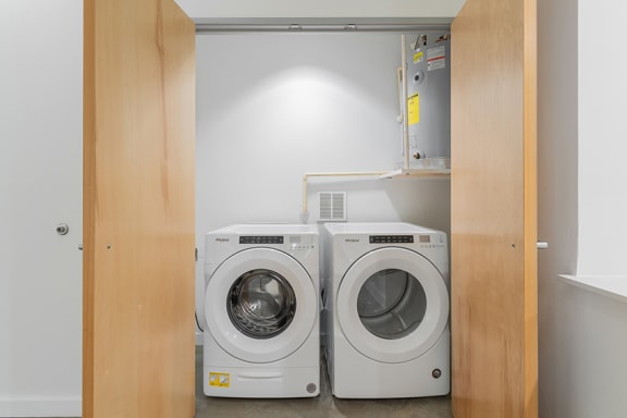 Full-sized washer and dryer - Main 3 Downtown