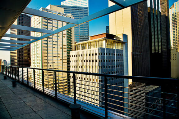 Main 3 Downtown - Commanding downtown views