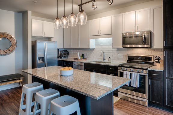 Granite countertops in kitchens - Onyx Edina