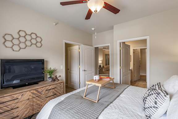 Custom two-tone paint - Lantern Woods Apartments