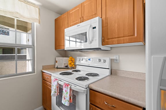 Barton Vineyard Apartments - Built-in microwave