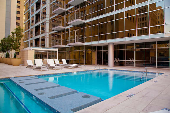 Main 3 Downtown - Resort-style pool