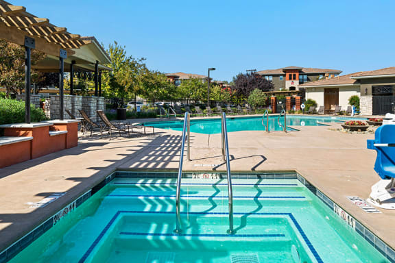 Quinn Crossing - Heated spa