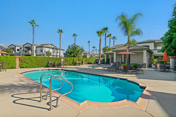Barton Vineyard Apartments - 2 resort-style pools and spas
