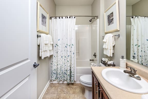 Windward Long Point Apartments - Garden tubs