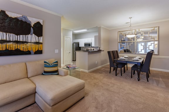 Island Park - Harbor Town - Nine-foot ceilings with crown molding