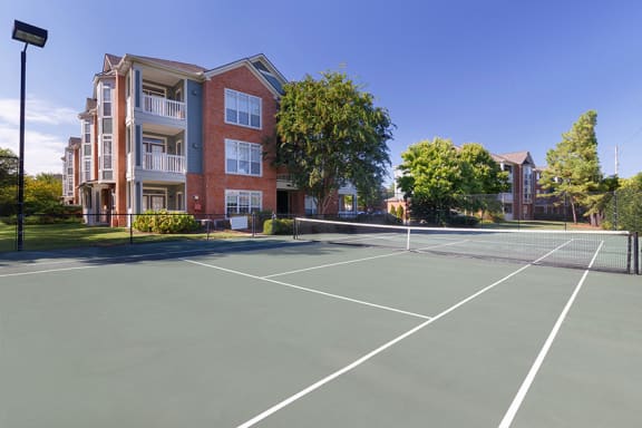 Belle Harbour Apartments - lighted tennis court
