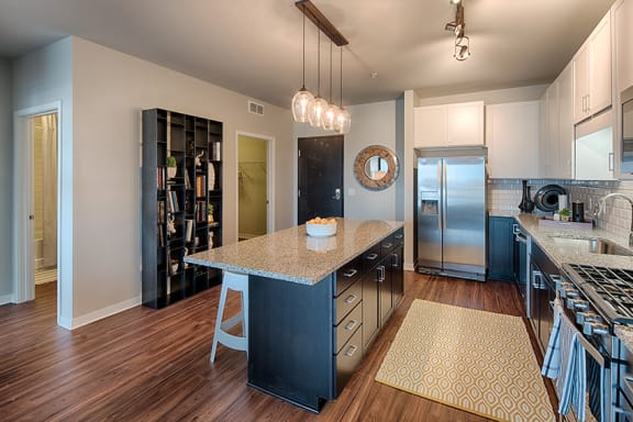 Modern wood-style flooring - Onyx Edina