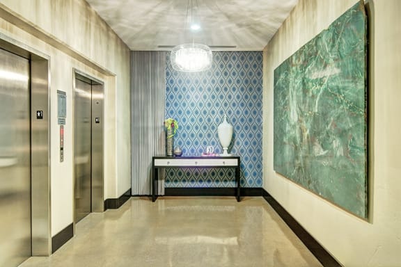 Main 3 Downtown - Freight elevator