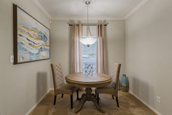 The Vineyards - Crown molding