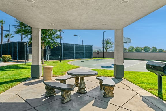 Barton Vineyard Apartments - Picnic ramadas with BBQ grills
