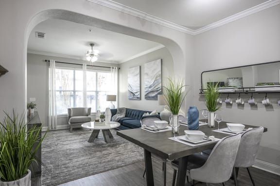 The Retreat at Cinco Ranch crown molding