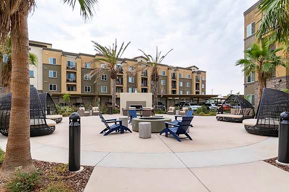 Fire pit lounge - Talavera Apartments