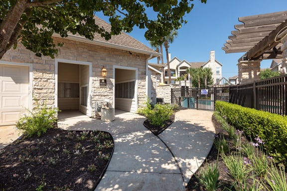 The Retreat at Cinco Ranch electronic parcel locker system