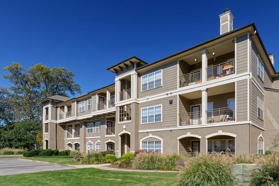 The Estates at River Pointe patios and balconies