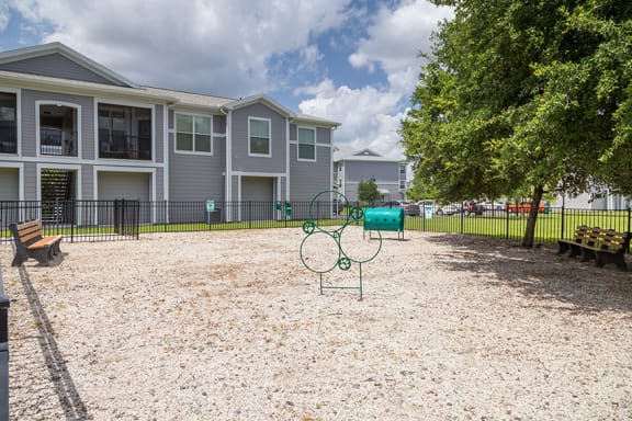 Courtney Station Apartments - Fenced paw park