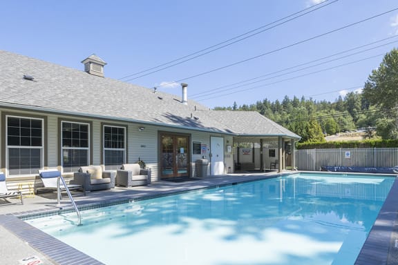 Resort-style swimming pool - Springbrook Apartments