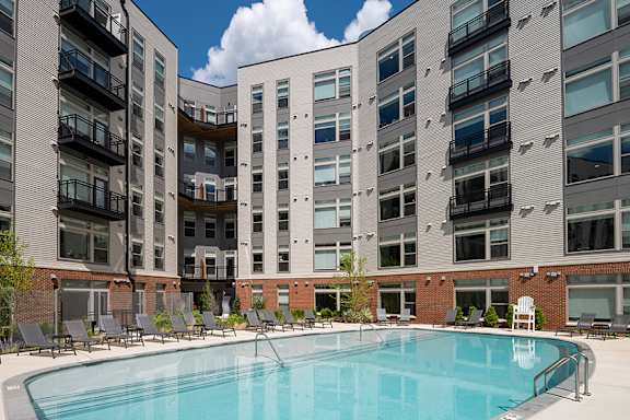 Resort-style swimming pool - Brentford at the Mile