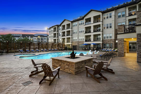 Poolside fire pit - Rise at 2534