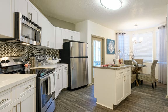 Hamptons on Heron Bay stainless steel appliances