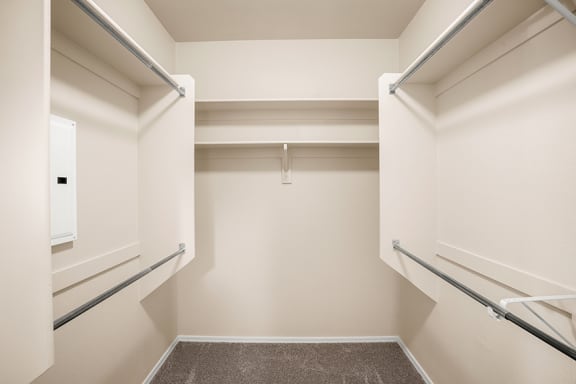 Large walk-in closets - Almeria at Ocotillo